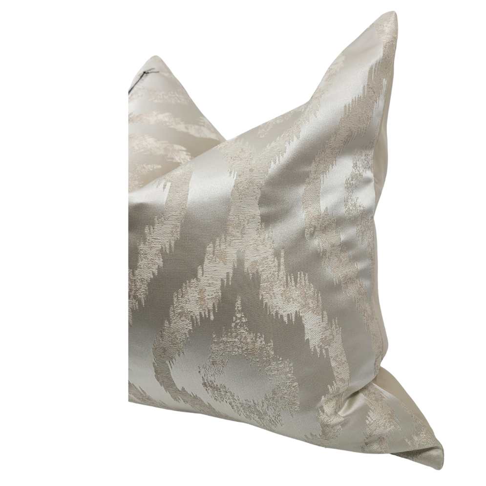 Luminescent Swirl Luxe Cover in Light Champagne (Seasonal Item)